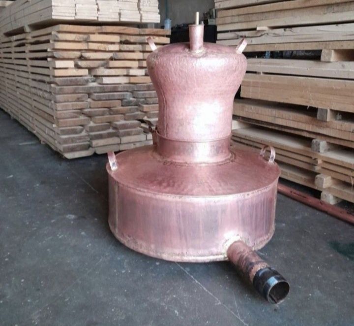 Vând un cazan de făcut pălincă la capacitatea de 200 L