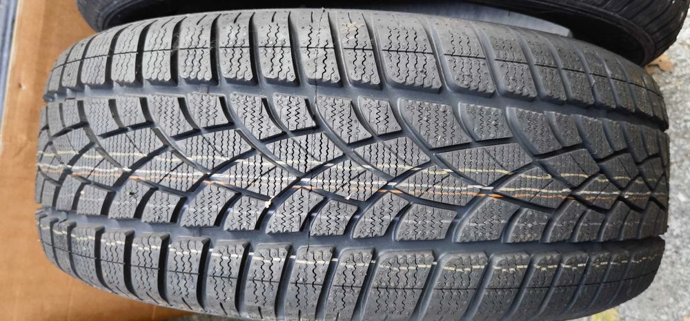 Чисто Нови 235 50 19 Dunlop