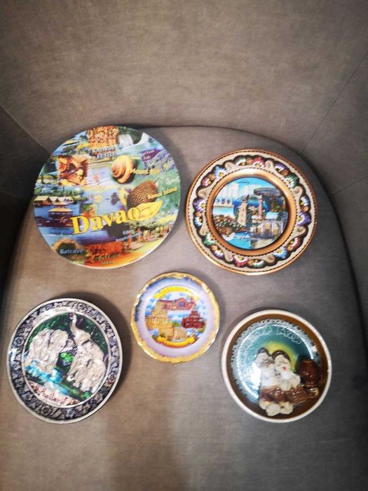 Сувенирные тарелки.