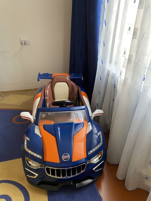 Продается детская машина в отличном состоянии.