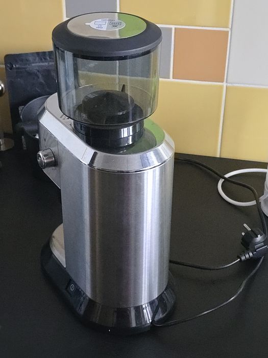 Râșniță DeLonghi la jumate de preț