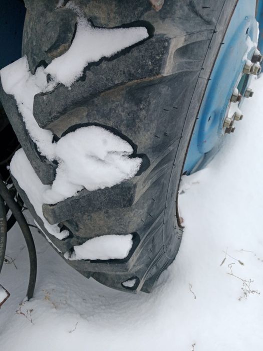 2 трактора, 3 прицепа.