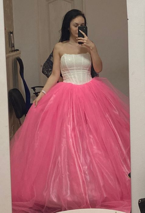 Vand 3 rochite superbe, identice, doar culoarea difera