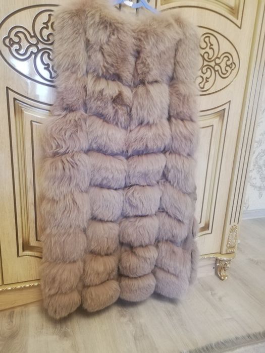 Продаю меховую женскую жилетку