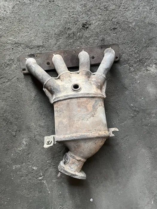 Выпускной коллектор приора заводской