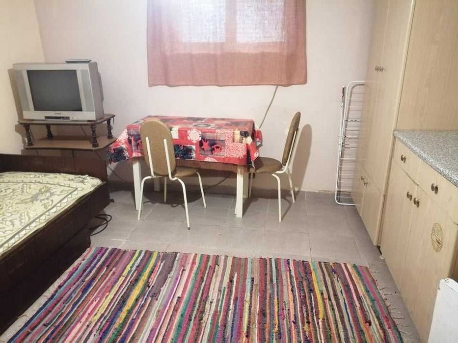 Дава се под наем Едностаен апартамент в Бургас, Център - 25 кв.м за 127.5 € - Снимка #2