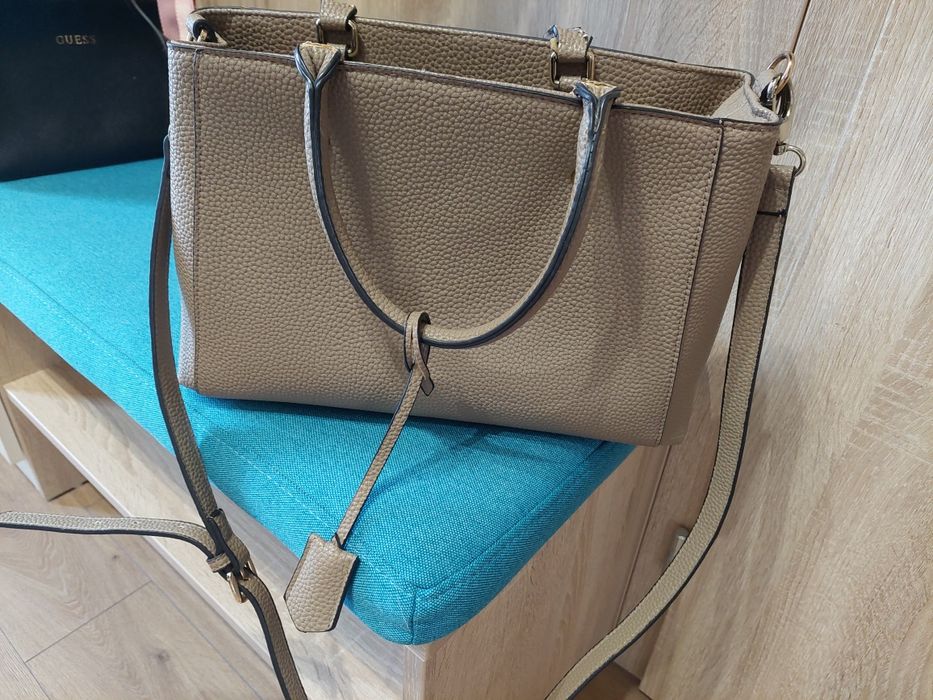 Дамска чанта в кафяво сив цвят