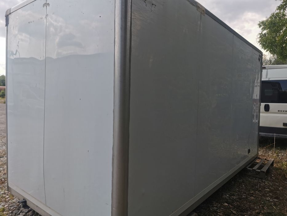 Фургон с едностранна щора