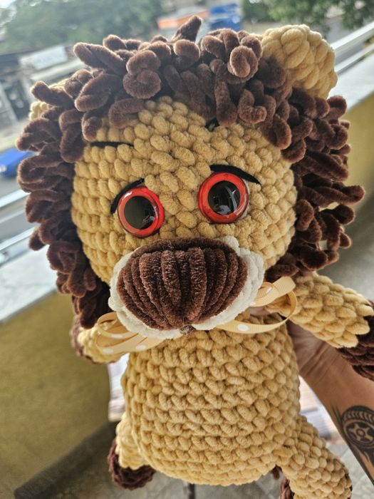 Ръчно плетено лъвче