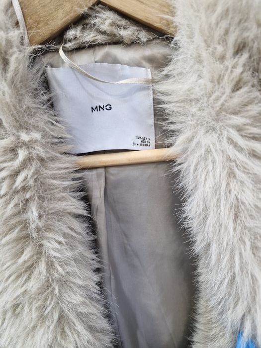 Пухено палто Mango