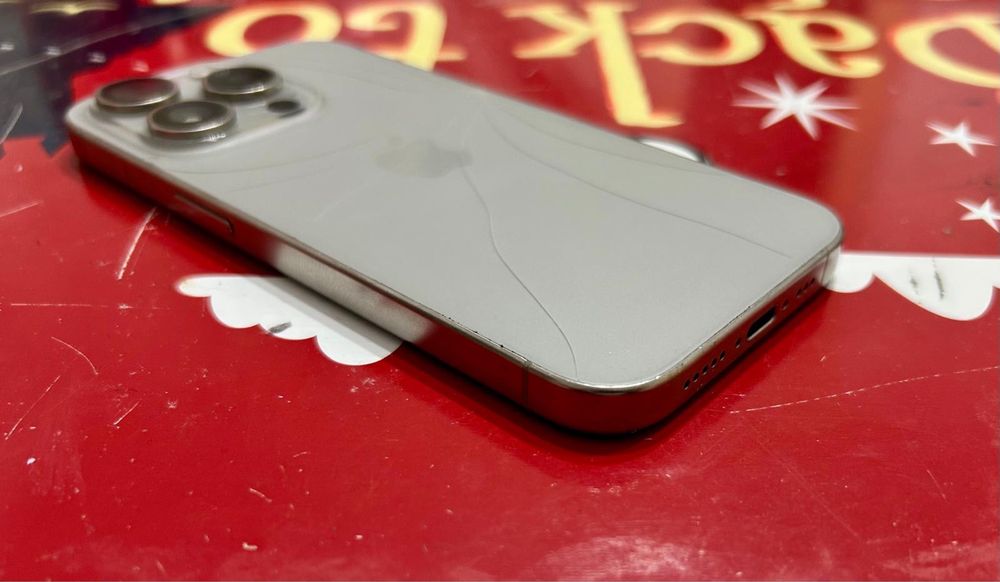 Apple iphone 15 Pro 87% baterie