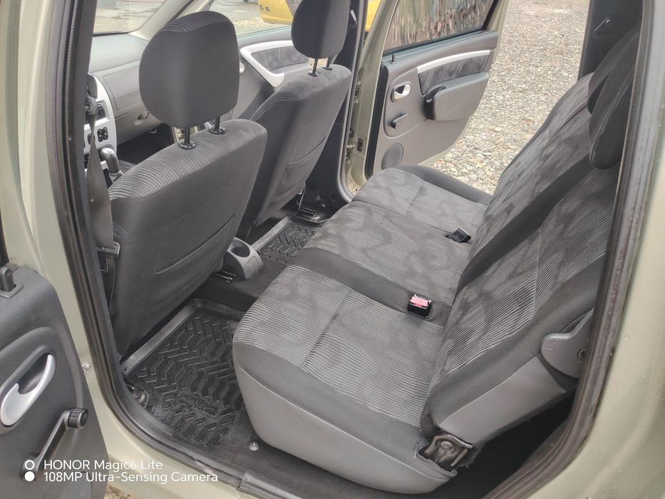 Vând Logan MCV 1.6 !