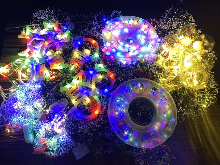 Jucarii Decoratiuni si instalatii CRACIUN. Preturi incepand cu 35 lei