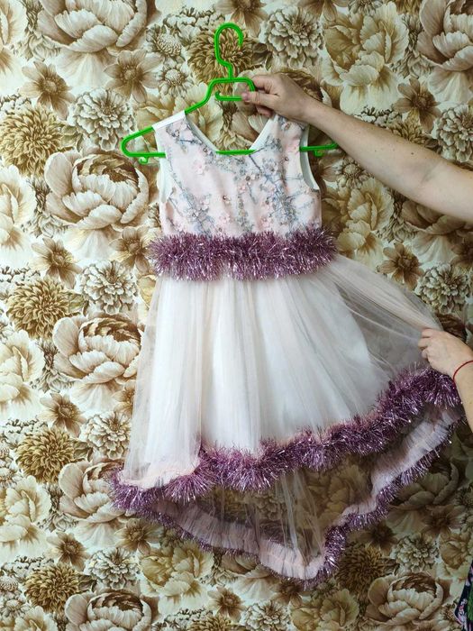 Продам платье на девочку