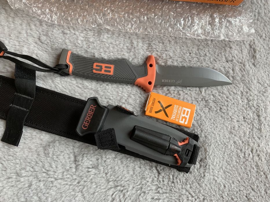 Cutit Bear Grylls pt supravietuire cu amnar de aprins focul