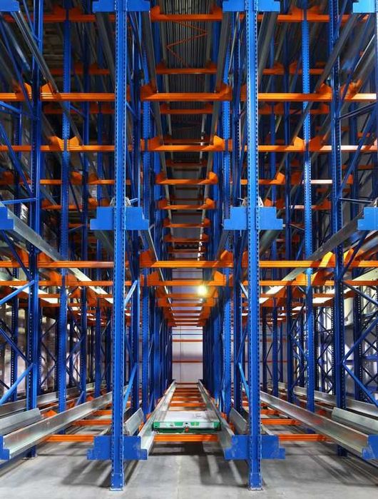 Vând rafturi industriale metalice noi