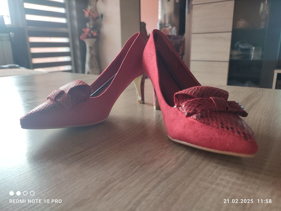 Елегантни дамски обувки