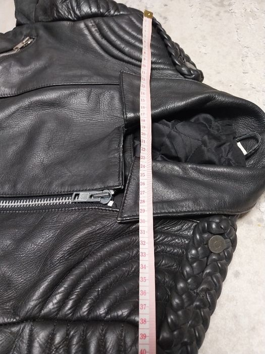 Geaca de piele damă.