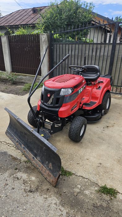 Tractoras de tuns iarba gazon MTD