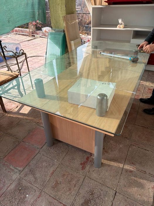 Шикарный стол для магазина