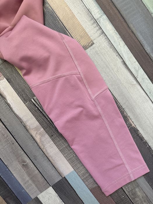 Клин Nike XS/S с петно на единия крачол