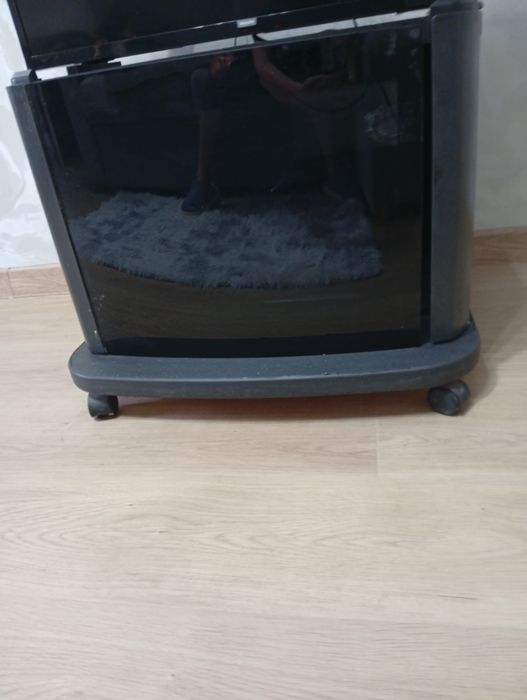 Столик - тумба под телевизор на колесах