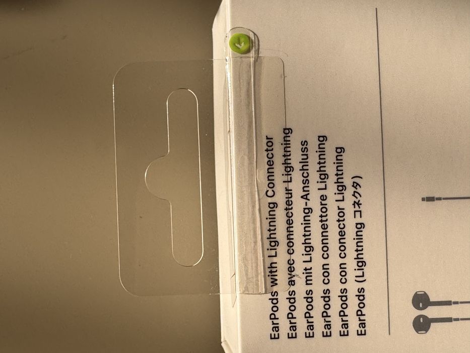 Iphone слушалки с Lightnening Connector