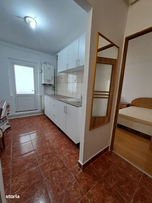 Vând apartament 2 camere, etaj 2,cu 2 balcoane, mobilat