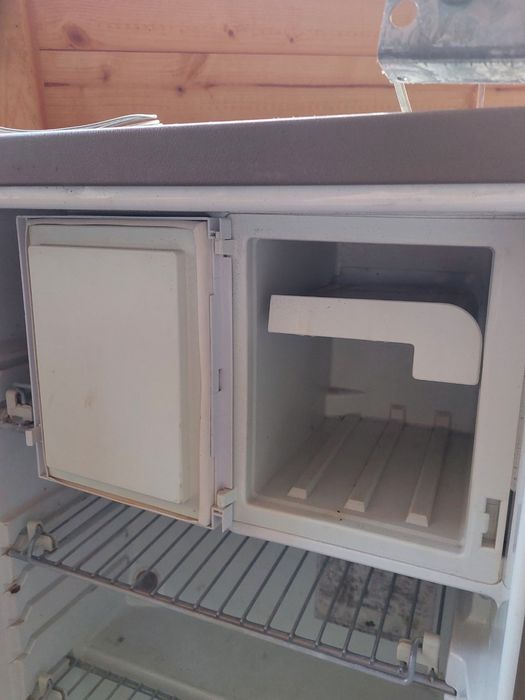 Хладилник за каравана - газов ( 12V - 220V)