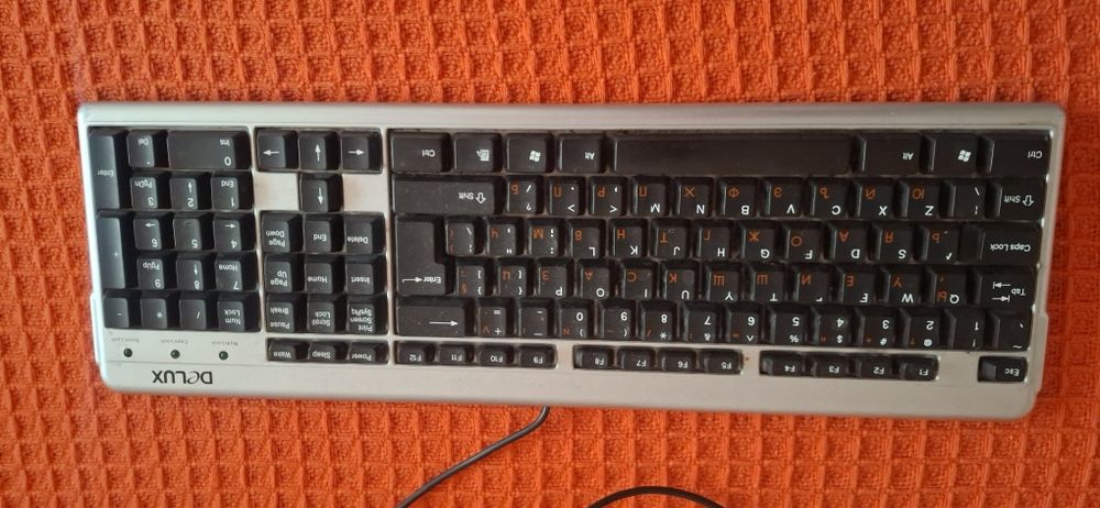 Клавиатура Delux, модел К9820 и Клавиатура Logitech