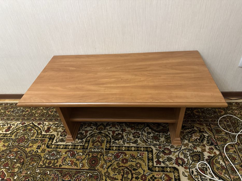 Дубовый журнальный столик