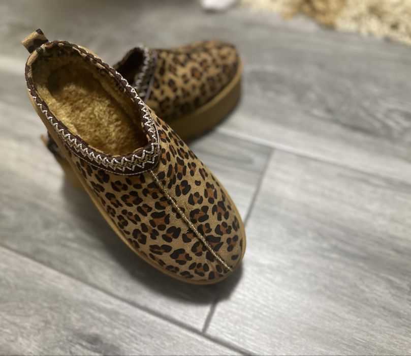 Papuci tip ugg noi
