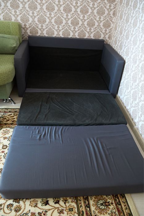 Продам диван 15000 торг уместен