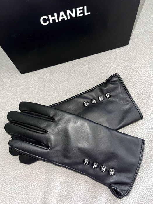 черни кожени ръкавици шанел с копчета луксозни с хартиена чанта chanel