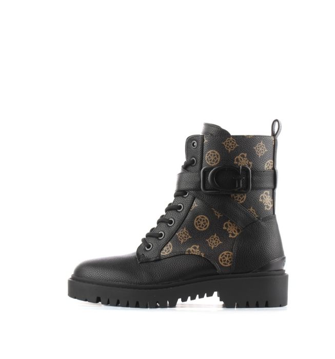 Ghete Guess purtate o dată