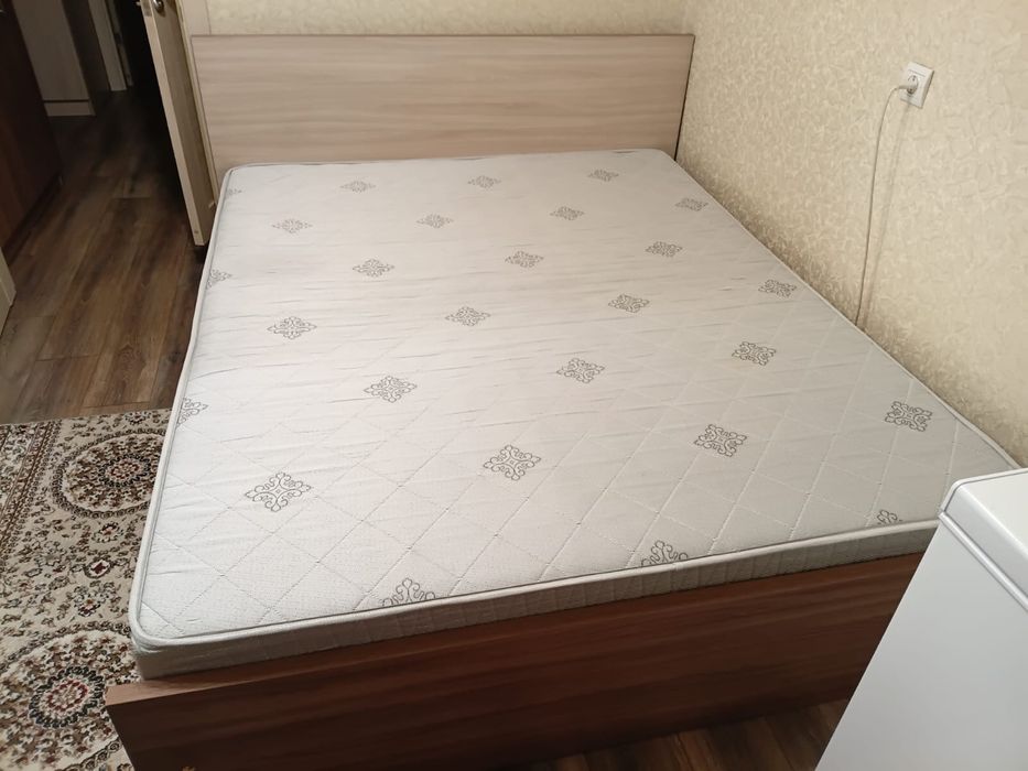 Двуспальная кровать