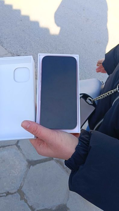 Айфон 15 в много добро състояние капацитет на батерията 100%