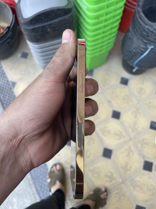 iphone 12 pro naxtga beriladi aybi yuq tinniq telefon