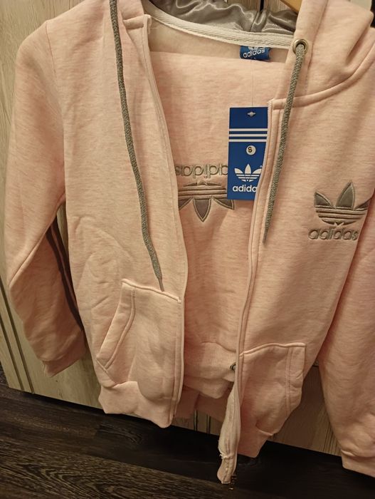 Vând trening adidas