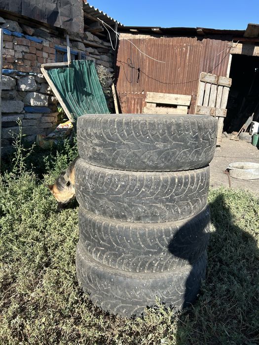 Продам резину Р17 235 на 65