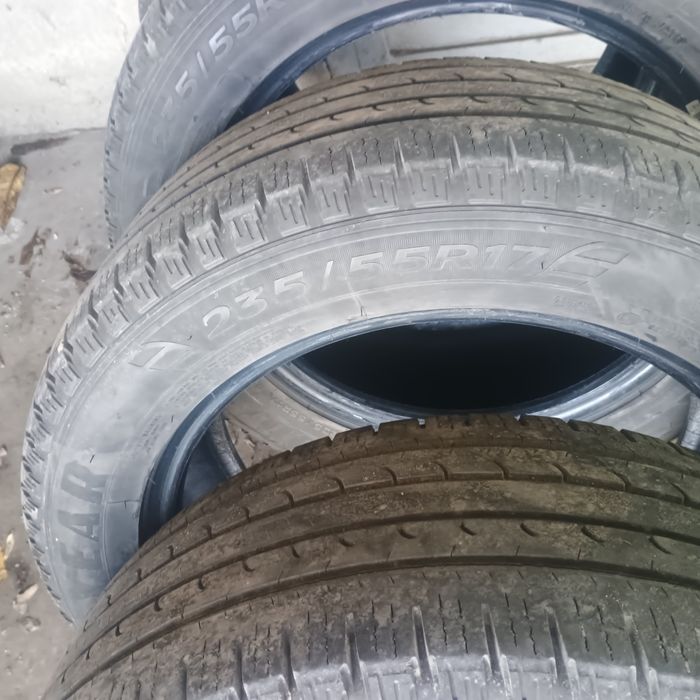 Vînd cauciucuri stare buna