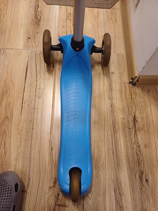 Тротинетка GLOBBER със светещи колела