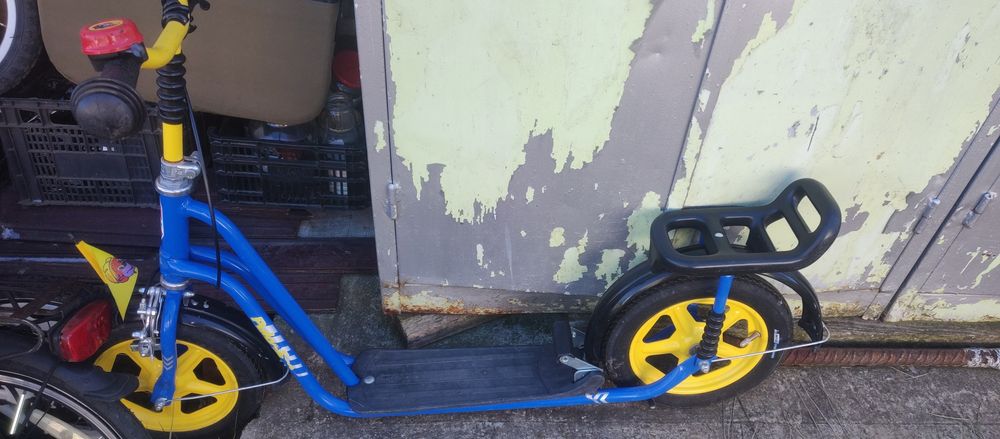 Trotinete și biciclete in stare functionala