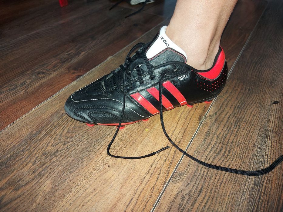 Футболни Adidas бутонки  +кори за футбол  н 39-40