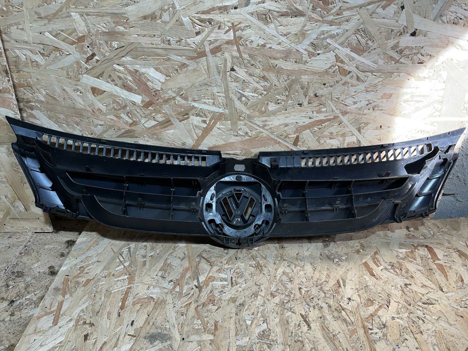 Grila centrala Volkswagen Golf 5 plus cod: 5M0853655