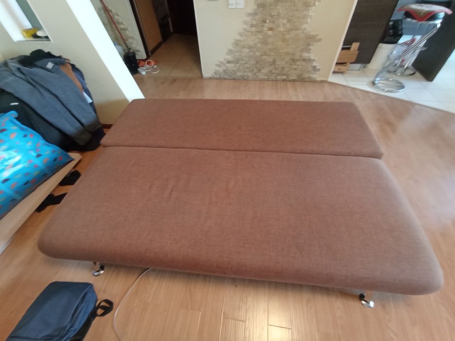 Диван коричневый
