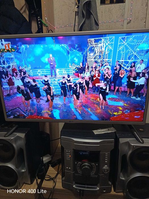 Телевизор LG FULL HD SMART 32"