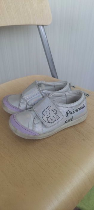 Продам детскую обувь