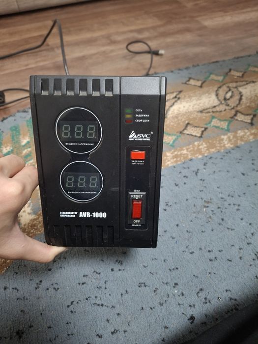 стабилизатор напряжения SVC AVR-1000.