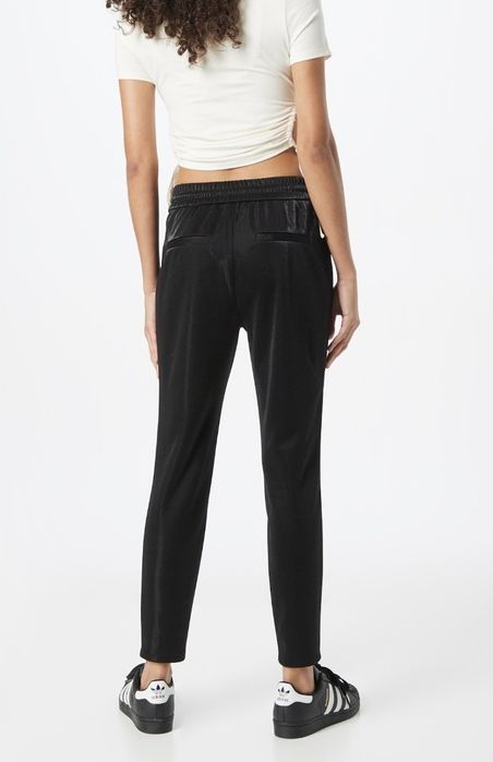 Pantaloni noi, marimea xs